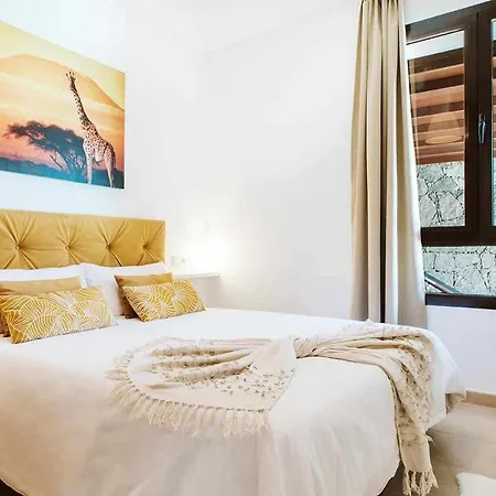 Lyra, Piscina Climatizada Playa Blanca