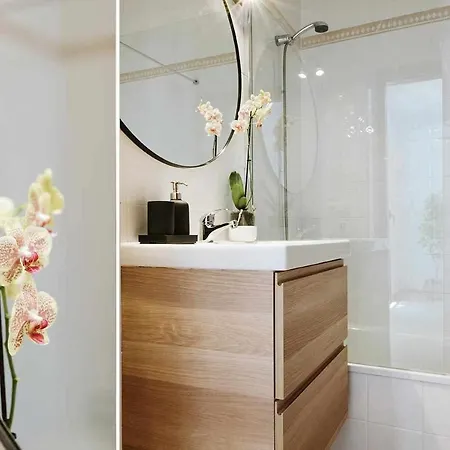 Lyra, Piscina Climatizada *