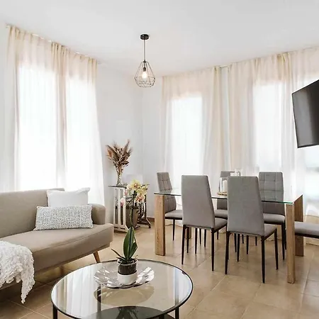 Lyra, Piscina Climatizada *