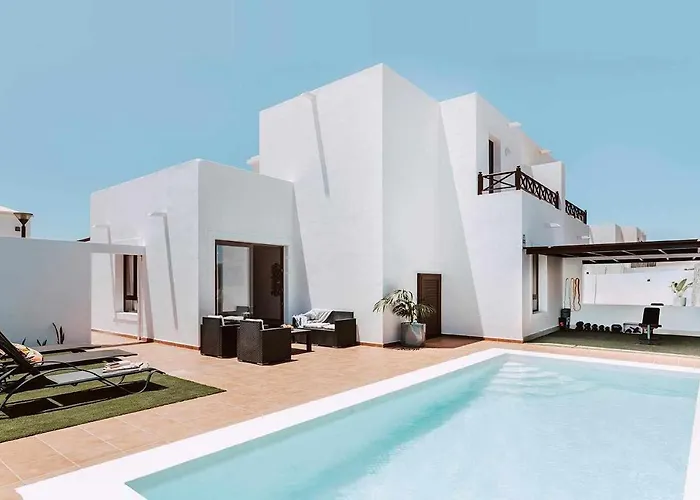 Lyra Piscina Climatizada Playa Blanca (Lanzarote)