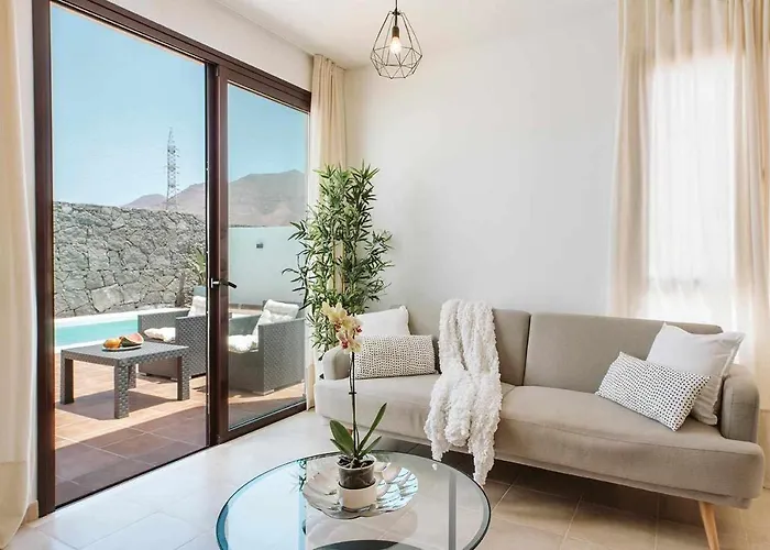 Lyra, Piscina Climatizada