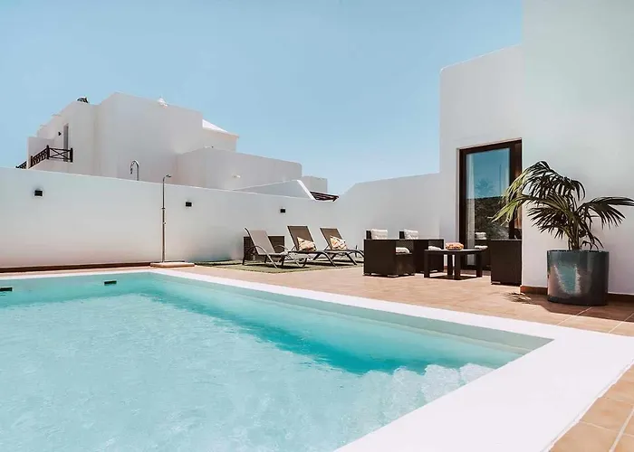 Lyra Piscina Climatizada Villa *