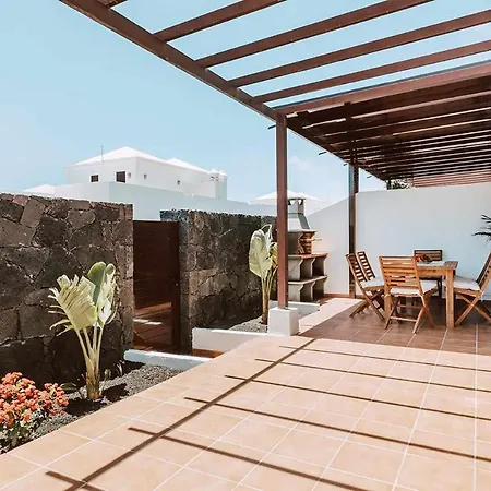 Lyra, Piscina Climatizada Playa Blanca